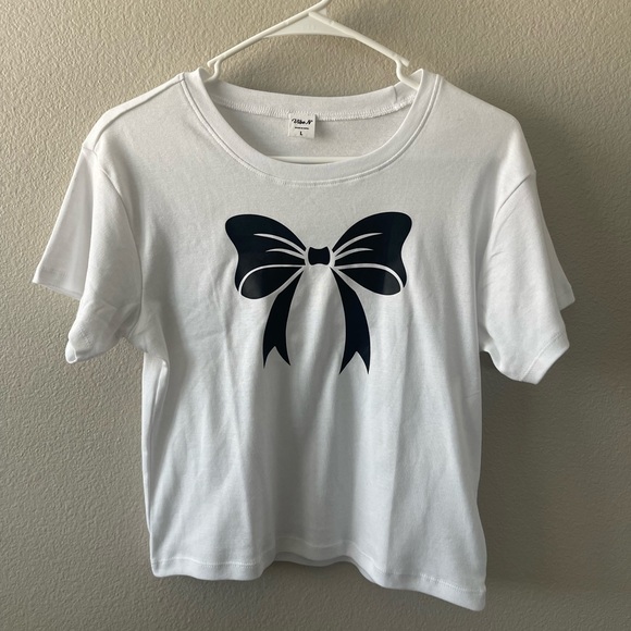 White and Black Bow Graphic Tee - Picture 1 of 4